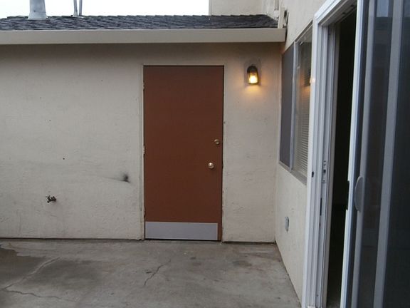 3rd image of 239 Sunnyhills Dr