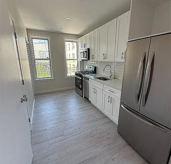 3068 45th St #3 — Photo 3