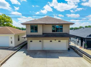 400 Lane 221b Hamilton Lk, Hamilton, IN 46742