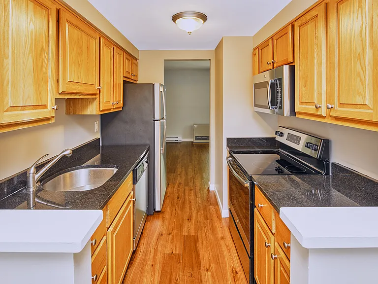 Yarmouth Landing Apartment Homes — Photo 8