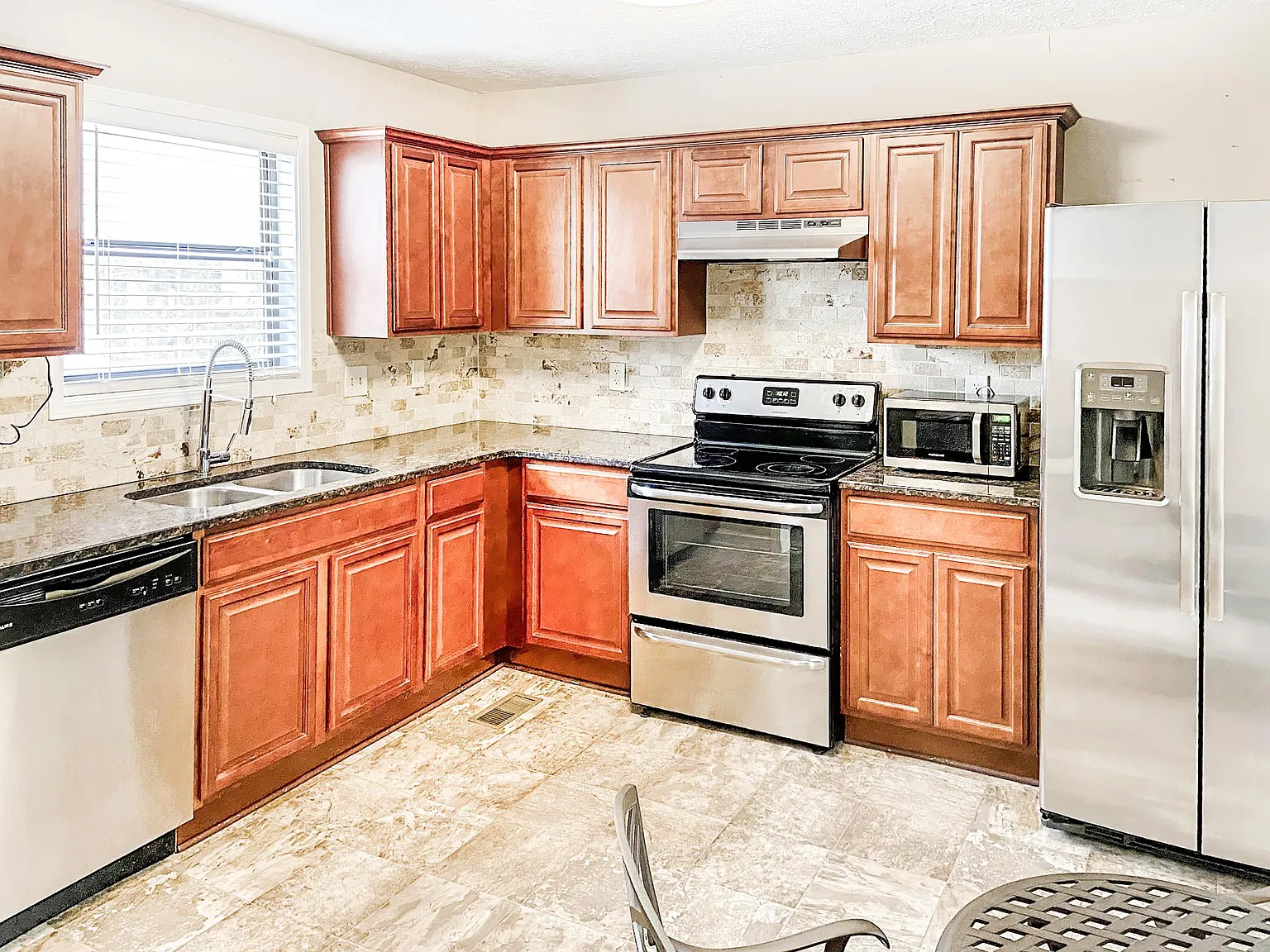 4 bed, 3.0 bath, 1380 sqft, $776 — Photo 4