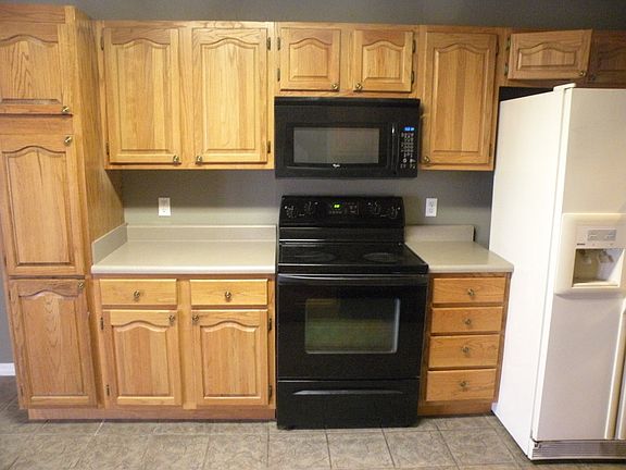 4th image of 751 N Meadowlands Dr