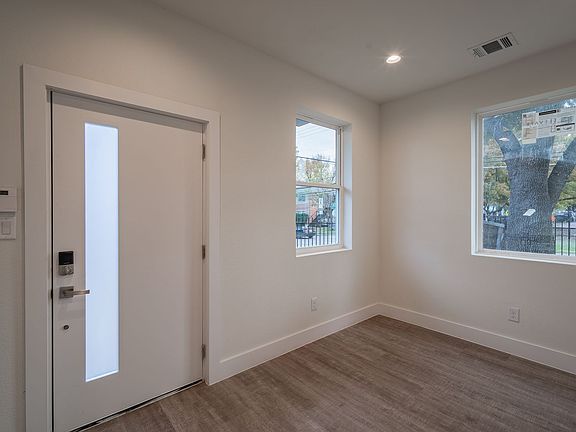 5th image of 1614 N Fitzhugh Ave #403