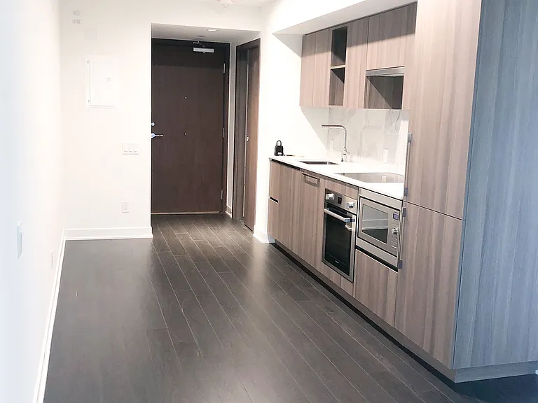 19 Bathurst St #1606 — Photo 6