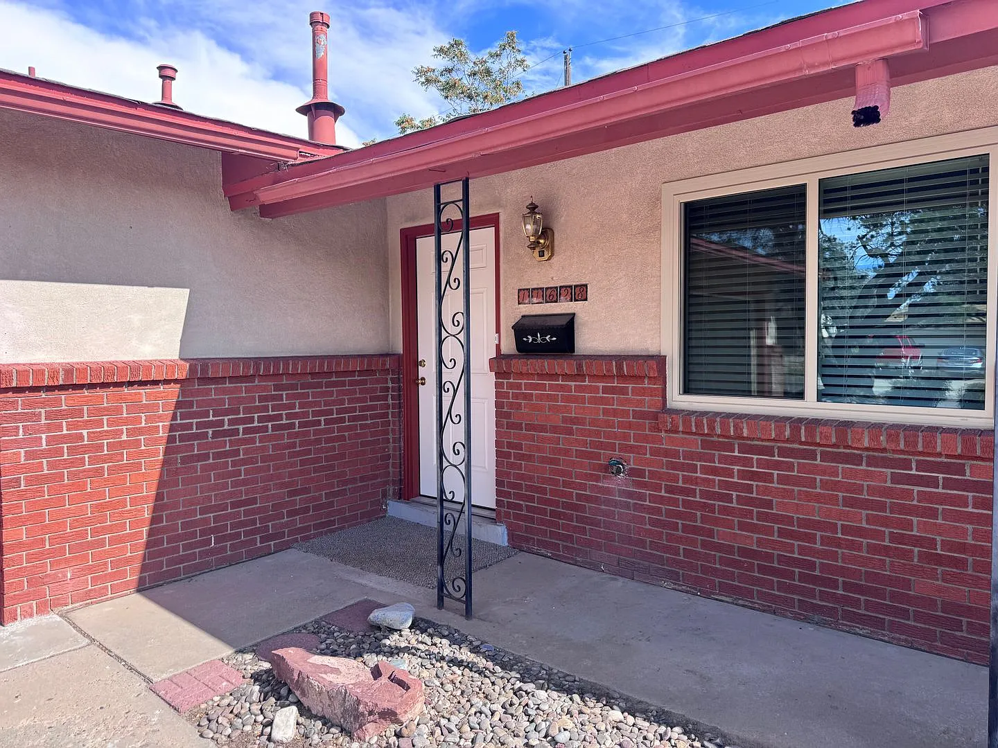 Fully Renovated Northeast Heights Home! — Photo 2