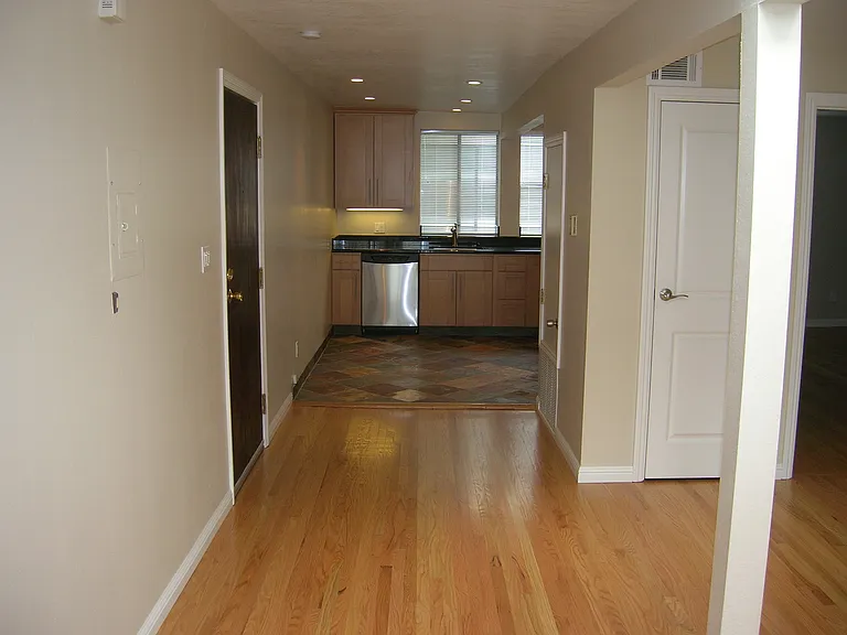 817B Valencia St #B — Photo 4