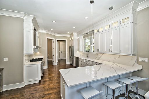 3rd image of 1017 Court Ave