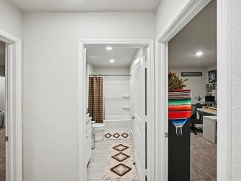 13450 Ashworth Blvd — Photo 11