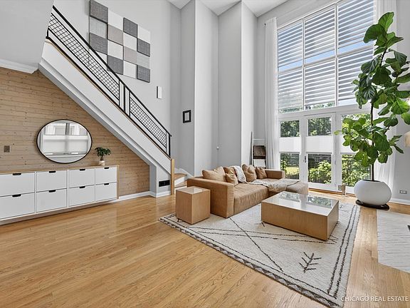 3rd image of 2546 W Washington Blvd #2W