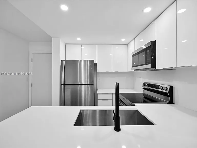 18800 NE 29th Ave #420 — Photo 5