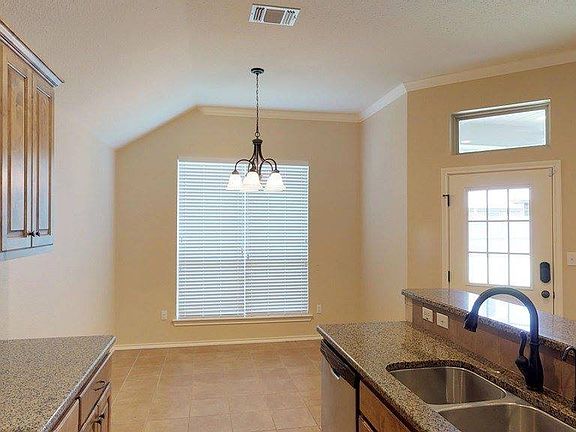 3rd image of 3933 Caroline Ln