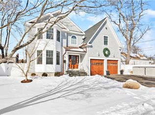 2 Carlton St, Fairfield, CT 06824