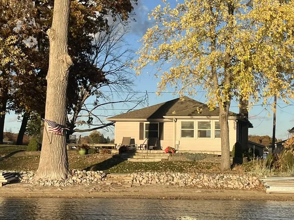 10968 Boniface Point Dr, Plainwell, MI 49080