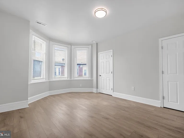 5437 Webster St — Photo 6