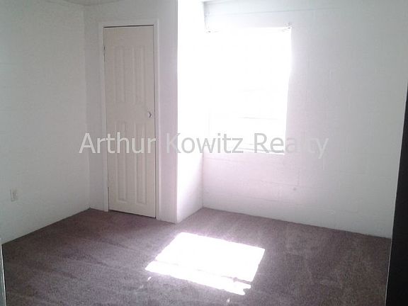 4th image of 283 S Washington St #B