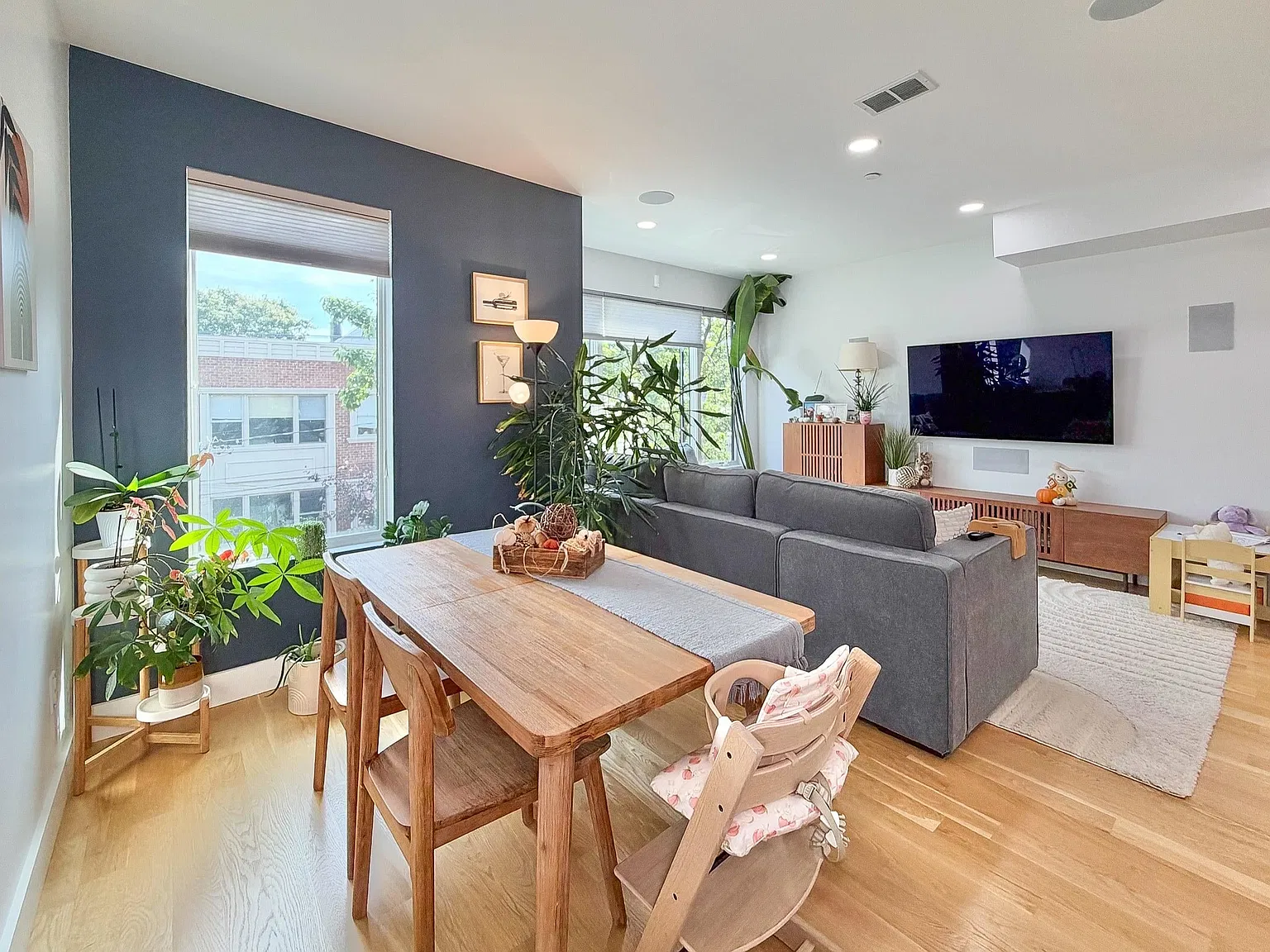 3 bed, 2.0 bath, $5,000 — Photo 4