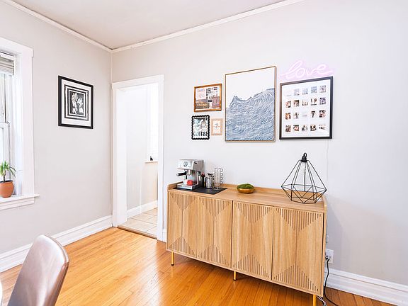 5th image of 3124 W Addison St #1