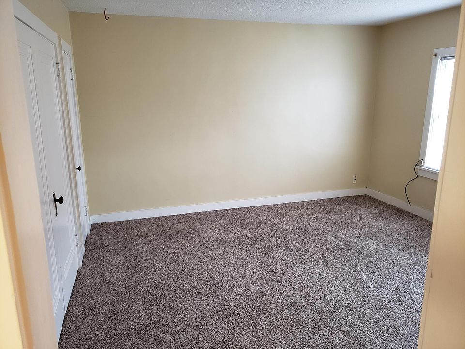 LIving Room. New paint and carpet. Lots of natural lightin