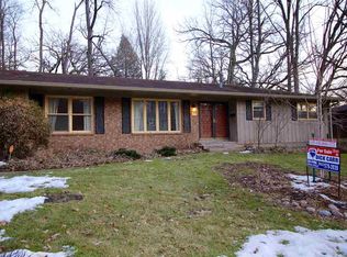 4445 Canterbury Ln, Davenport, IA