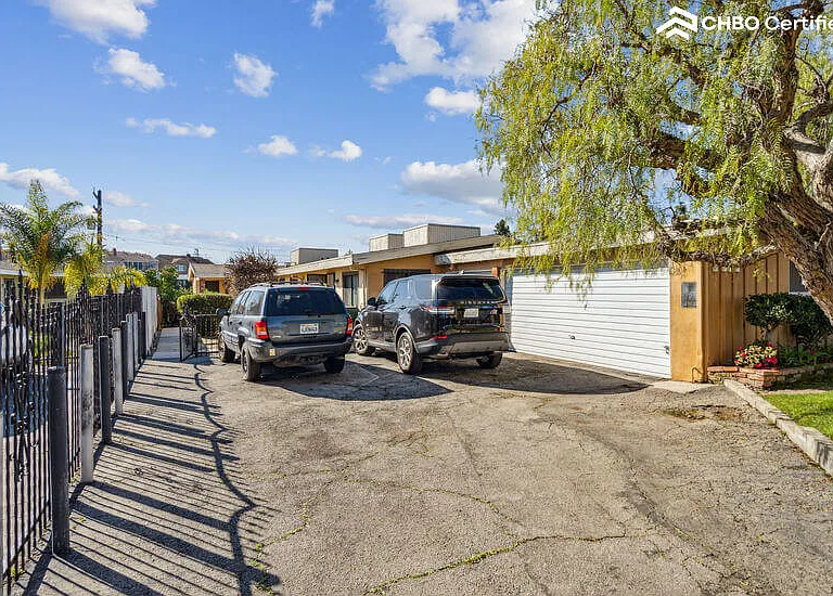 2912 W Century Blvd — Photo 27
