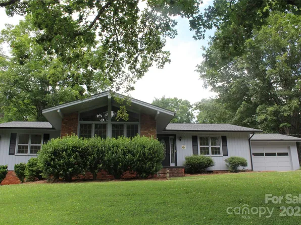 304 N Terrace Pl, Morganton, NC 28655