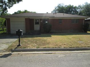 718 N Howeth St, Gainesville, TX 76240