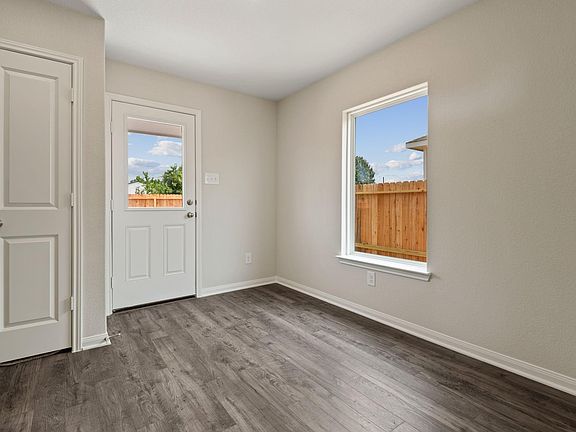 5th image of 372 Fastboy Ln