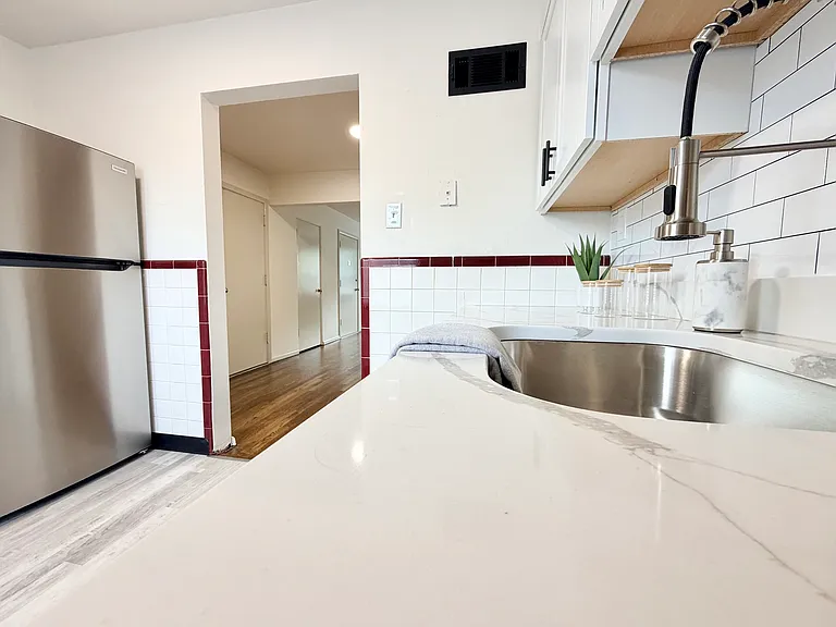 7176 Jamieson Ave #1W — Photo 5