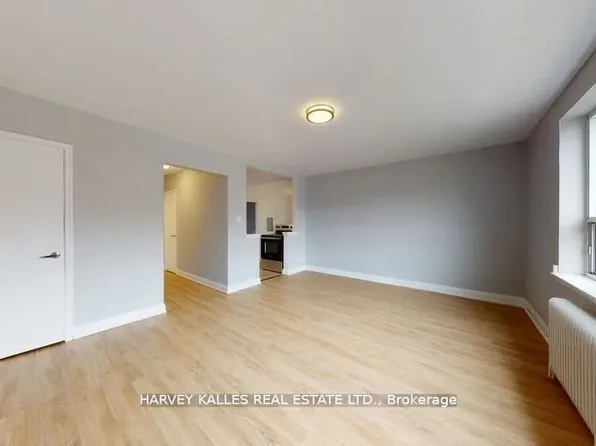 31 Clearview Hts #B4, Toronto, ON M6M 2A2