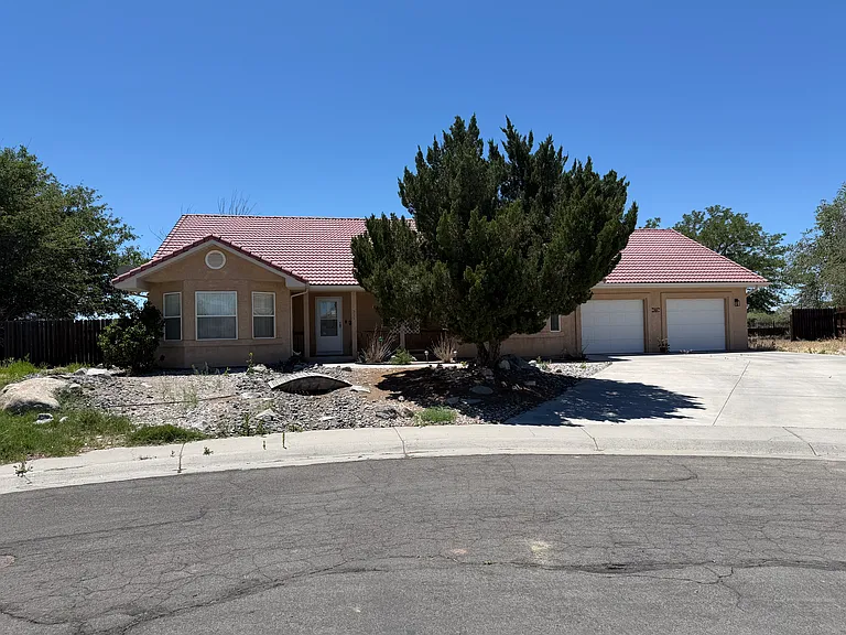 311 Hollyhock Cir — Photo 1