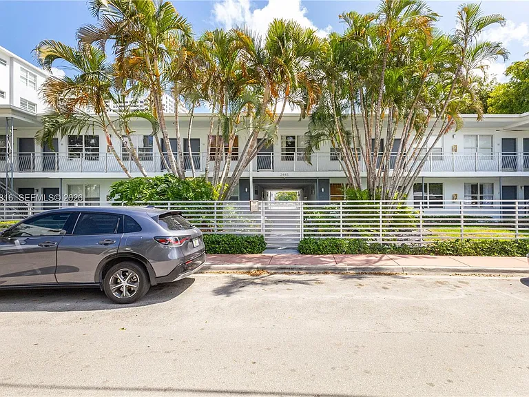 2445 Lake Pancoast Dr #J — Photo 16