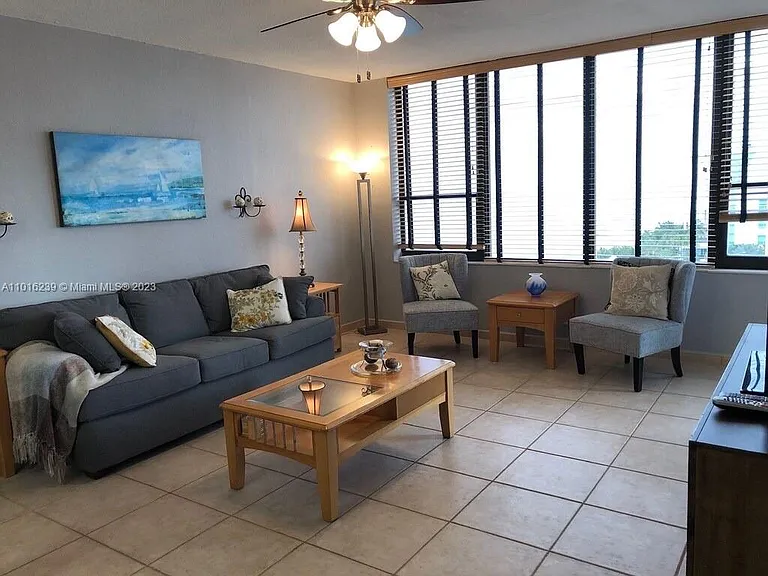 3505 S Ocean Dr #1115 — Photo 4