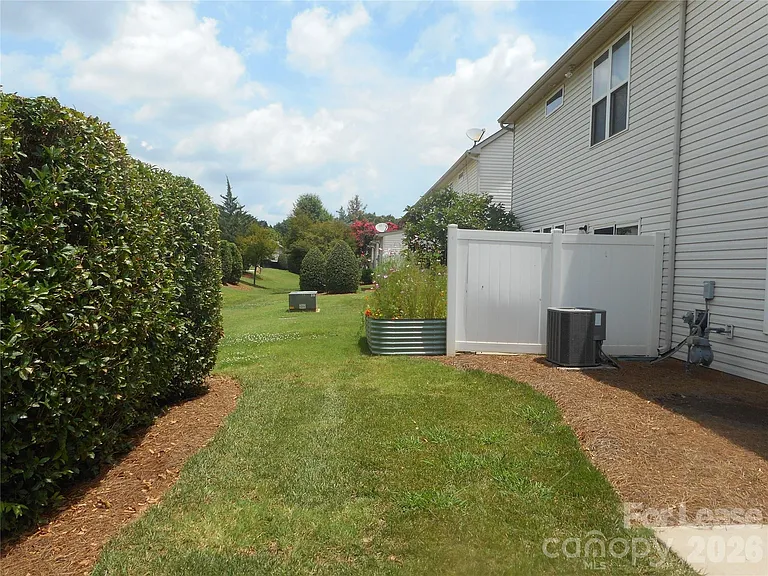 5860 Glassport Ln — Photo 5