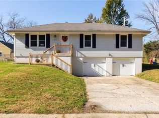 2104 SE Austin St, Oak Grove, MO 64075