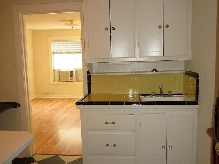908 W 22nd St #E — Photo 2