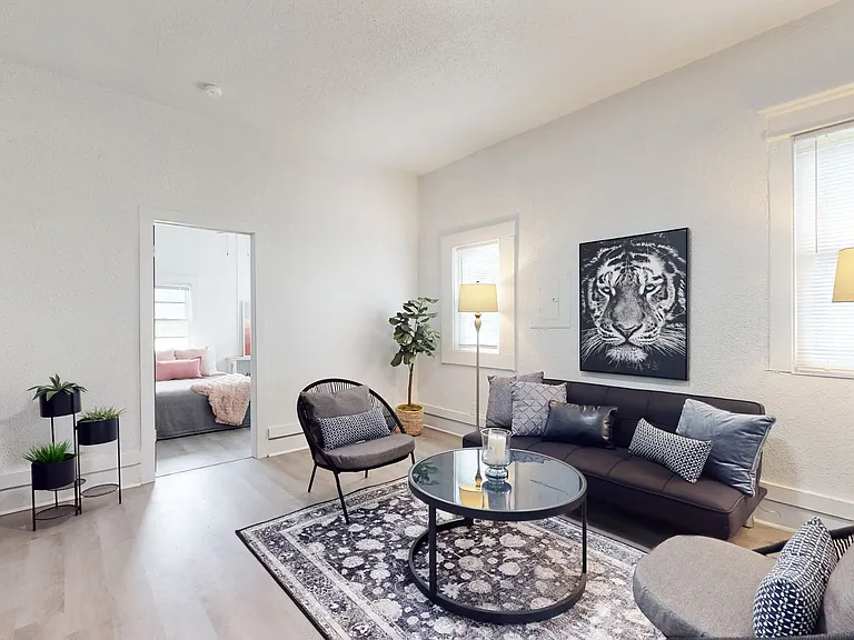 319 Franklin Ave — Photo 6