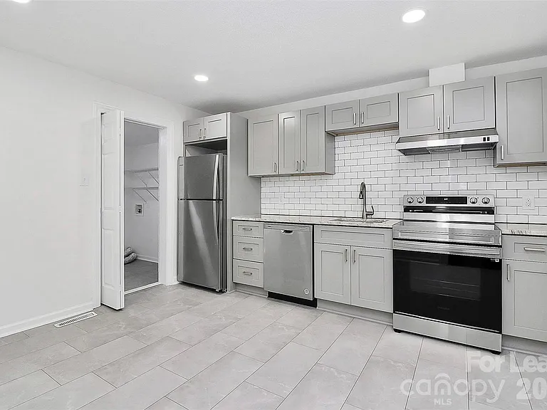 405 Pine St — Photo 6