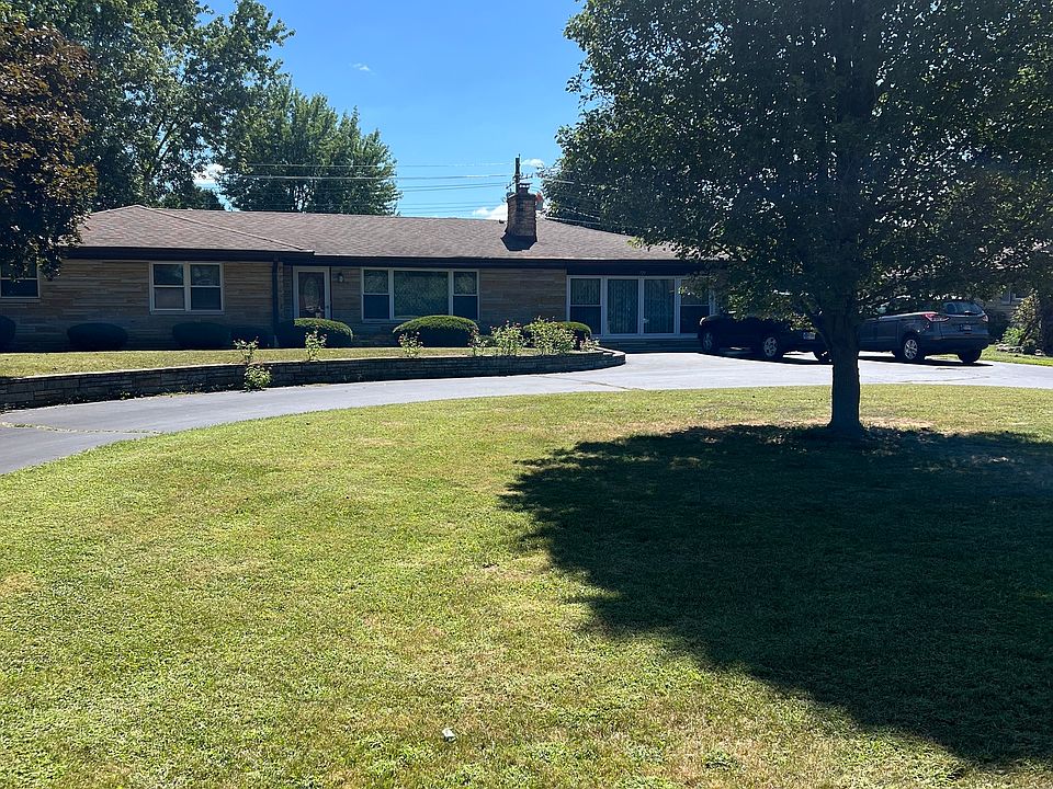 1st image of 729 Clossey Dr