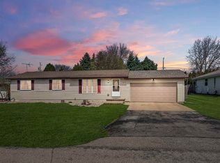 1374 W Roselawn Dr, Appleton, WI 54914