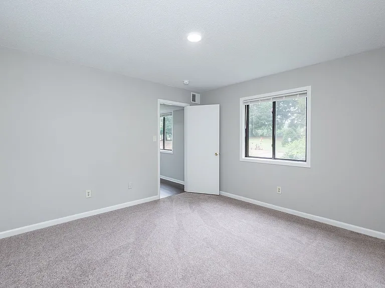 Ligon Apartments- 2900 Ligon St — Photo 11