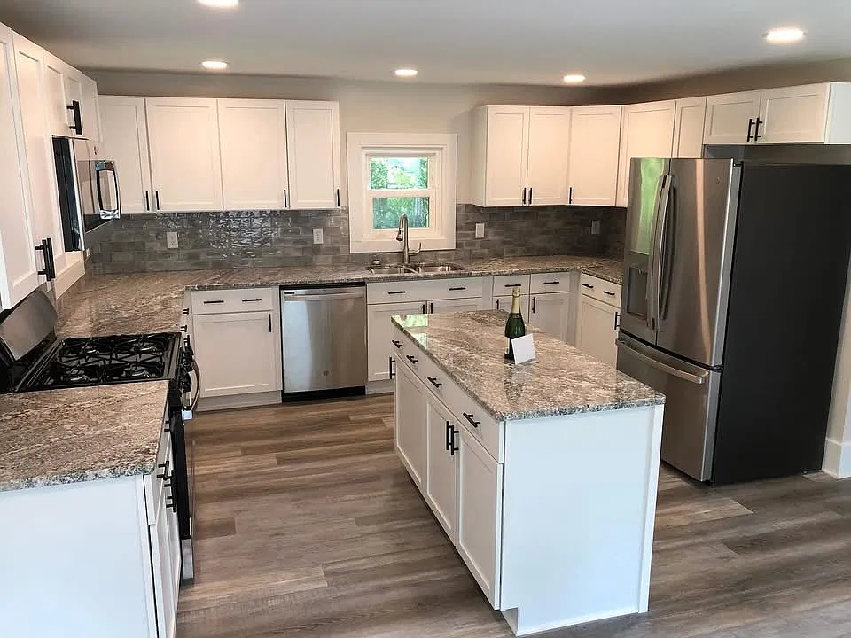 3 bed, 2280 sqft, $2,200 — Photo 3