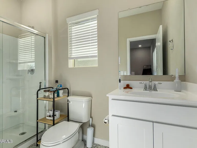 2268 W Laurie Ln — Photo 14