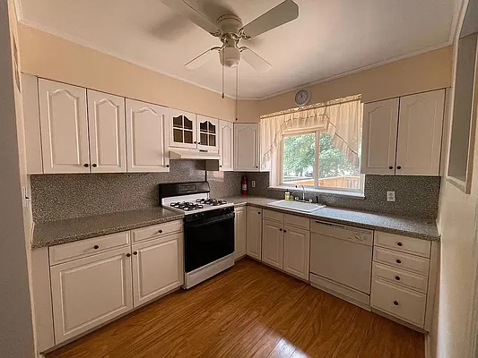 Rented by Re/Max In The City | media 29