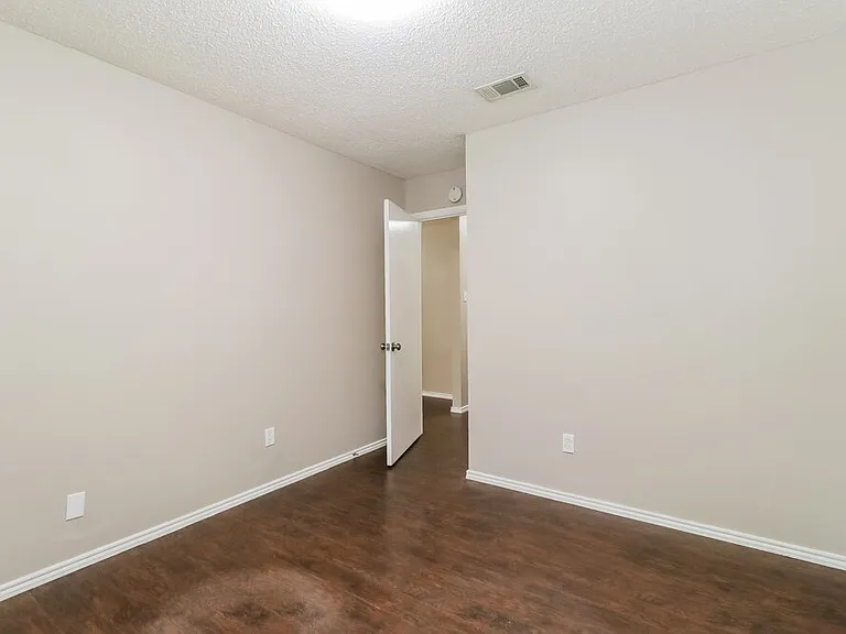 606 Clearwater Trl — Photo 12