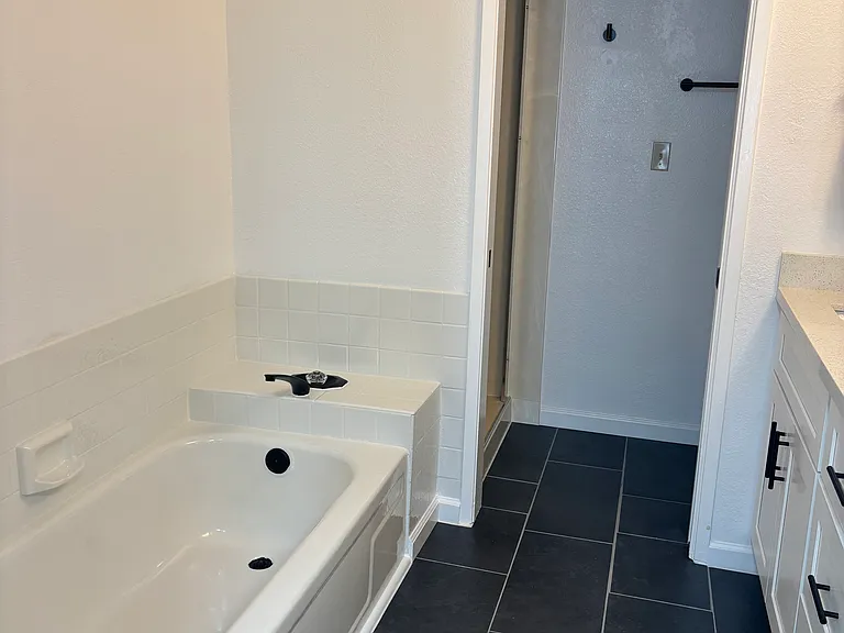 1400 Carpentier St #131 — Photo 8