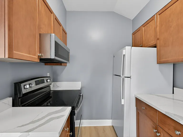 40 Maple St #2 — Photo 19