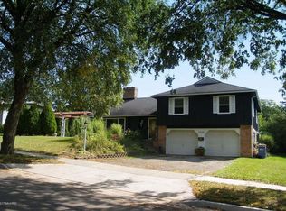 2200 Negaunee Dr SE, Grand Rapids, MI 49506
