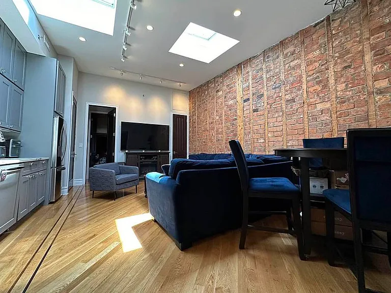 29 Locust St #3 — Photo 2