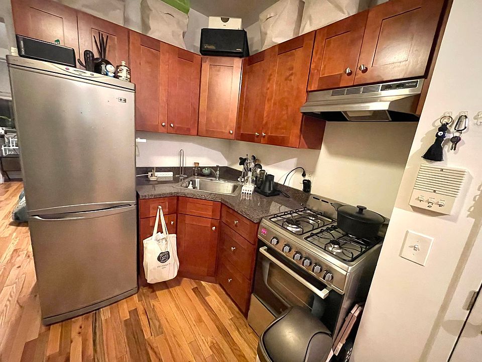 1st image of 519 W 48th St APT 1