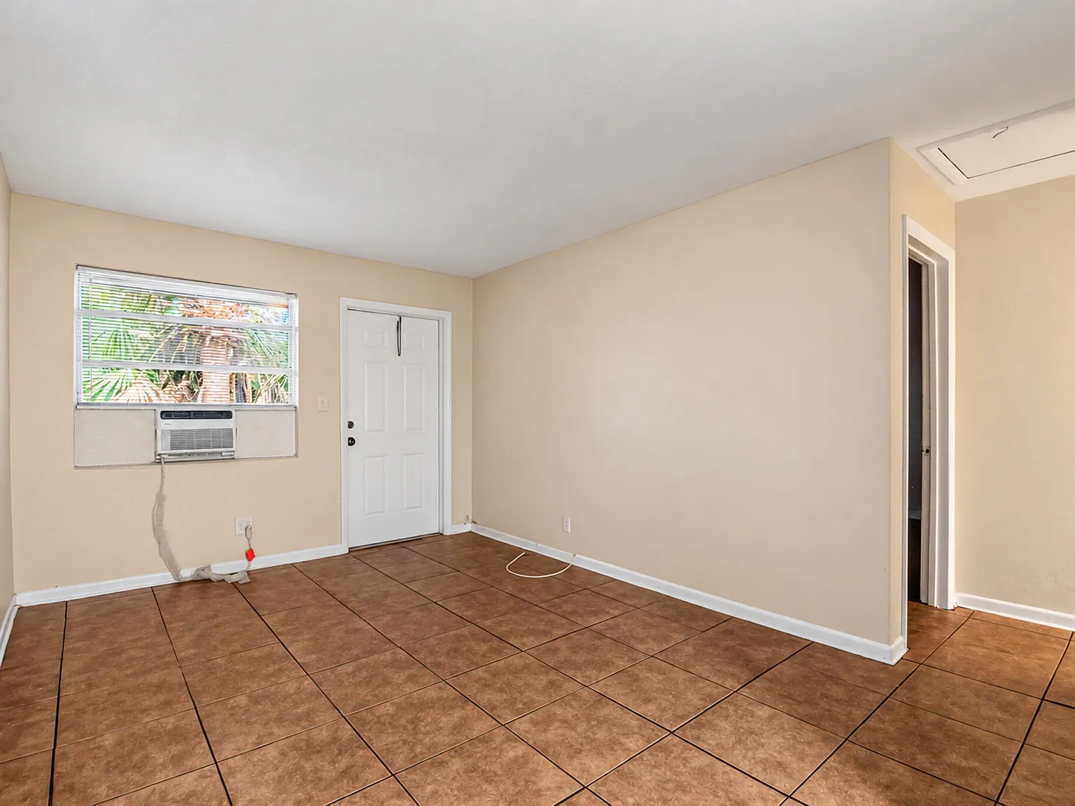 2 bed, 1.0 bath, 665 sqft, $1,500 — Photo 2